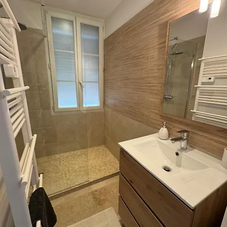 Holiday home Maison De Village Renovee Avec Vue Exceptionnelle Sainte-Maxime